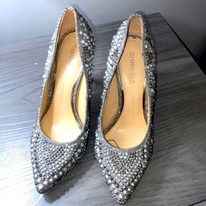 Women Heels semi new only work once! I’m really good condition